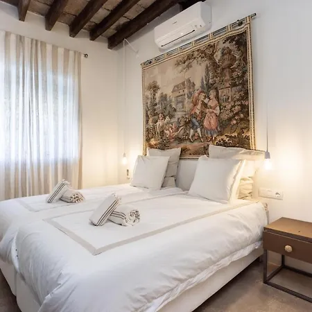 Nyaraló Home2book Stunning Design House