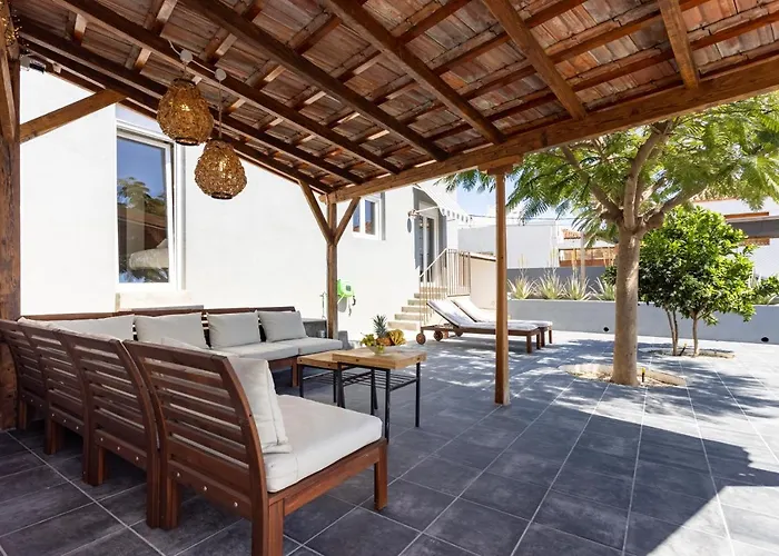 Home2book Stunning Design House * Arafo