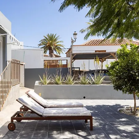 בית נופש Home2book Stunning Design House *