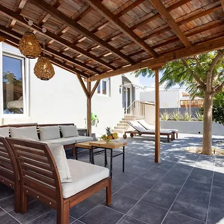 Home2book Stunning Design House * Arafo