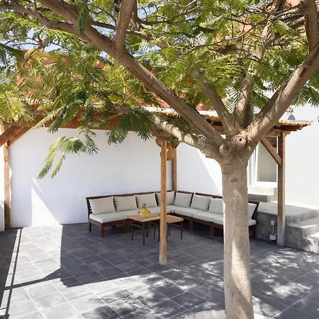 Home2book Stunning Design House בית נופש