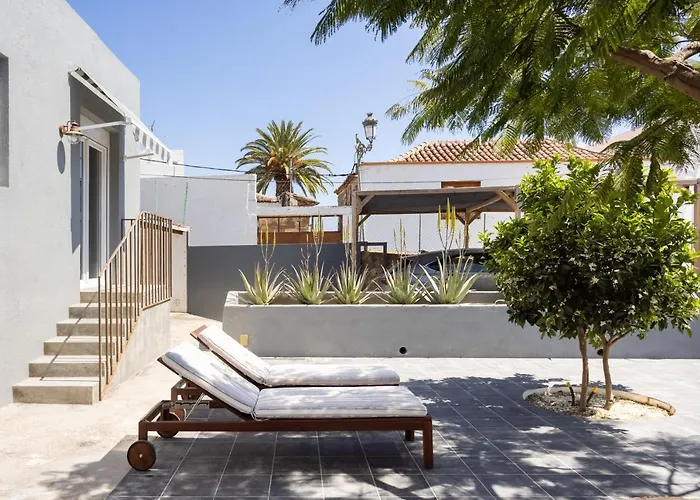 Hébergement de vacances Home2book Stunning Design House *